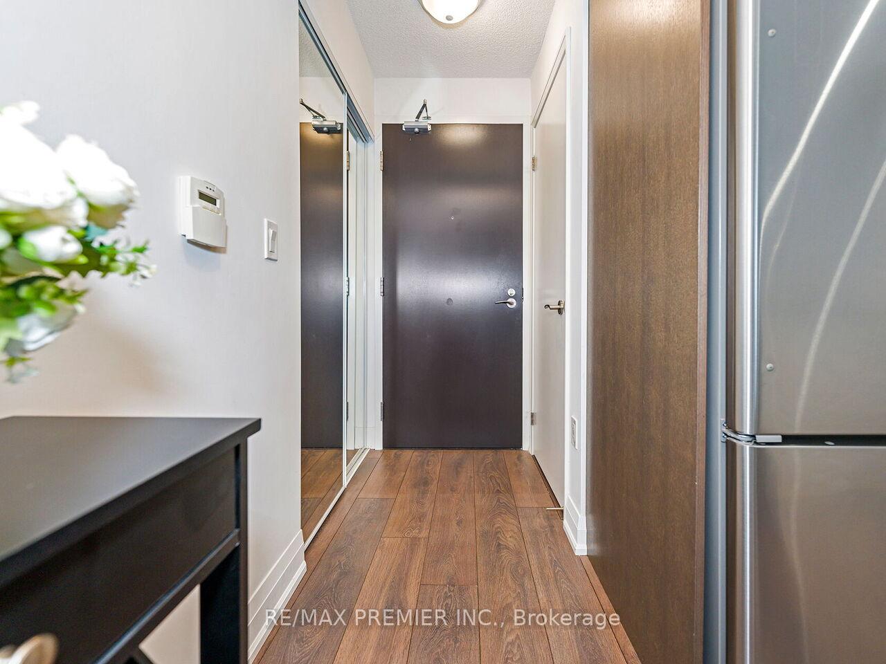 Photo 6 of Unit 609, 9 Valhalla Inn Road, Etobicoke, Islington-City Centre West — HOMEH