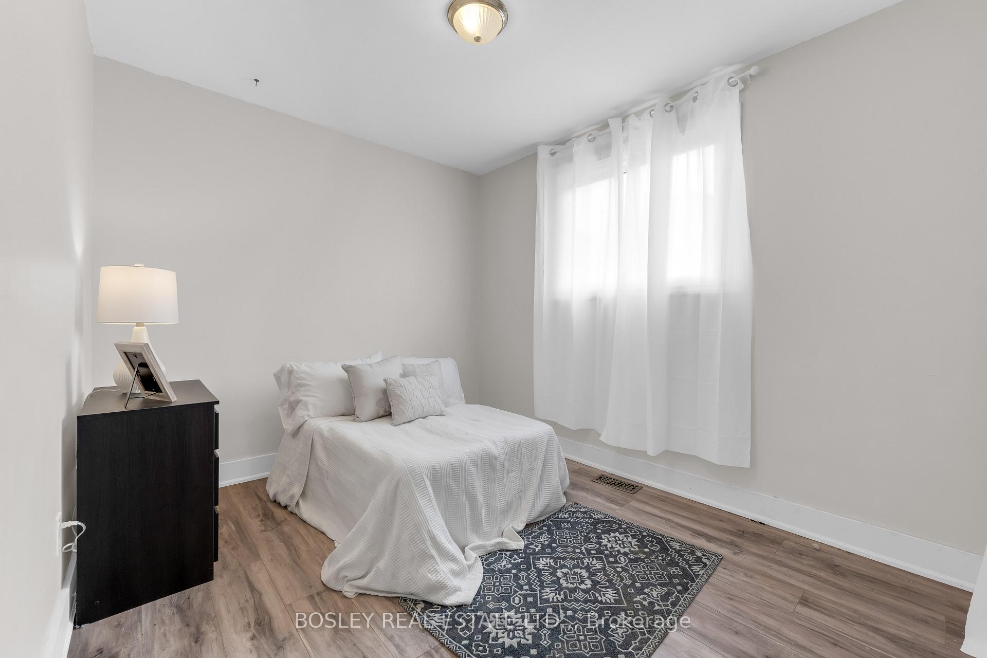 Photo 12 of 32 Grandview Drive, St. Catharines, Port Weller — HOMEH