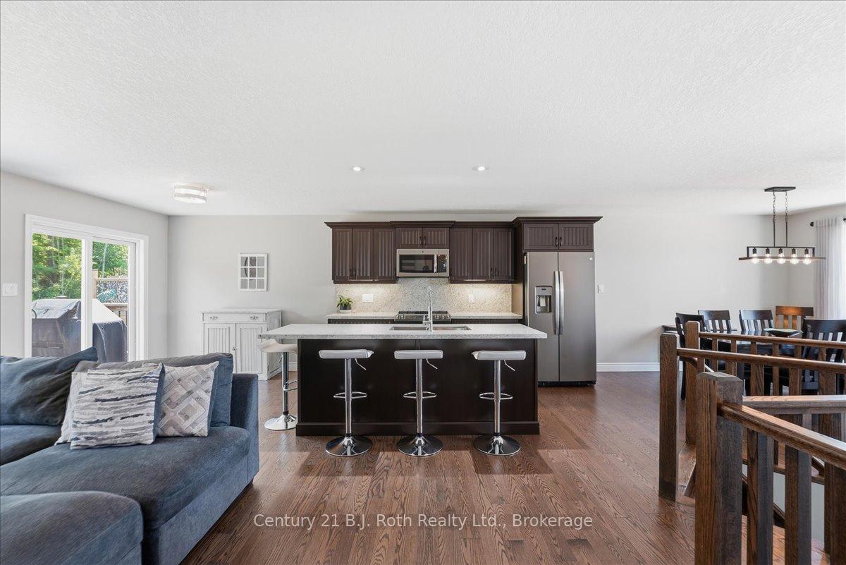 Photo 10 of 27 Ralph Dalton Boulevard, Tay, Victoria Harbour — HOMEH