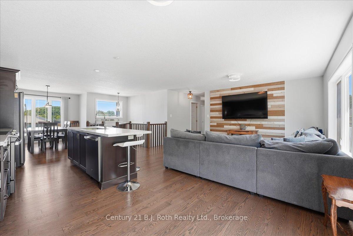 Photo 19 of 27 Ralph Dalton Boulevard, Tay, Victoria Harbour — HOMEH