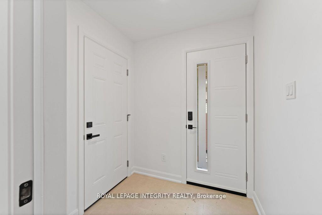 Photo 2 of Unit A, 96 Fieldrow Street, Ottawa, Meadowlands/Crestview — HOMEH
