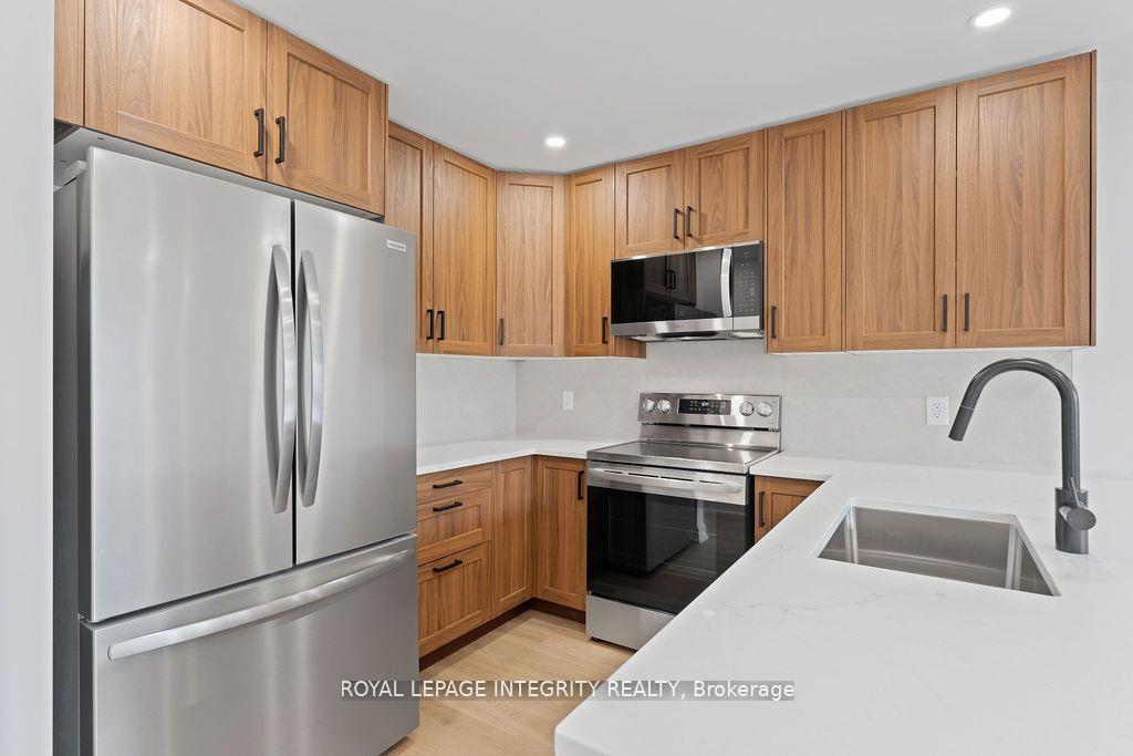 Photo 6 of Unit A, 96 Fieldrow Street, Ottawa, Meadowlands/Crestview — HOMEH