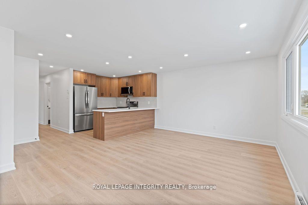 Photo 10 of Unit A, 96 Fieldrow Street, Ottawa, Meadowlands/Crestview — HOMEH