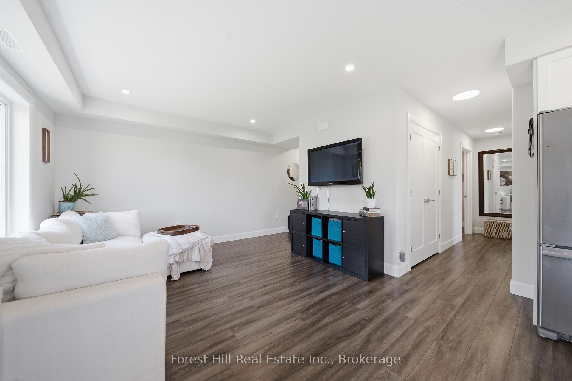 Photo 4 of Unit 21, 3202 Vivian Line, Stratford — HOMEH