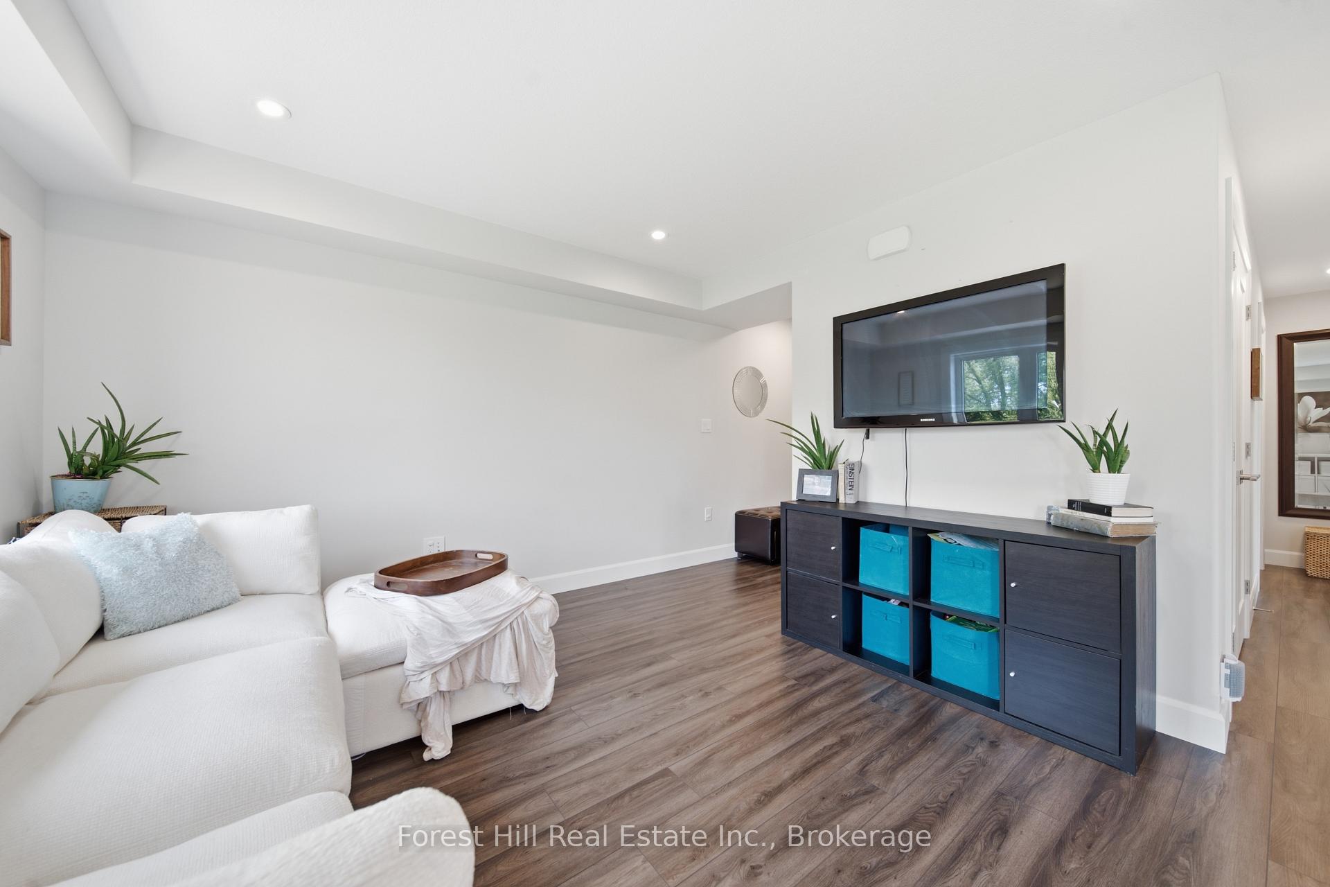 Photo 10 of Unit 21, 3202 Vivian Line, Stratford — HOMEH