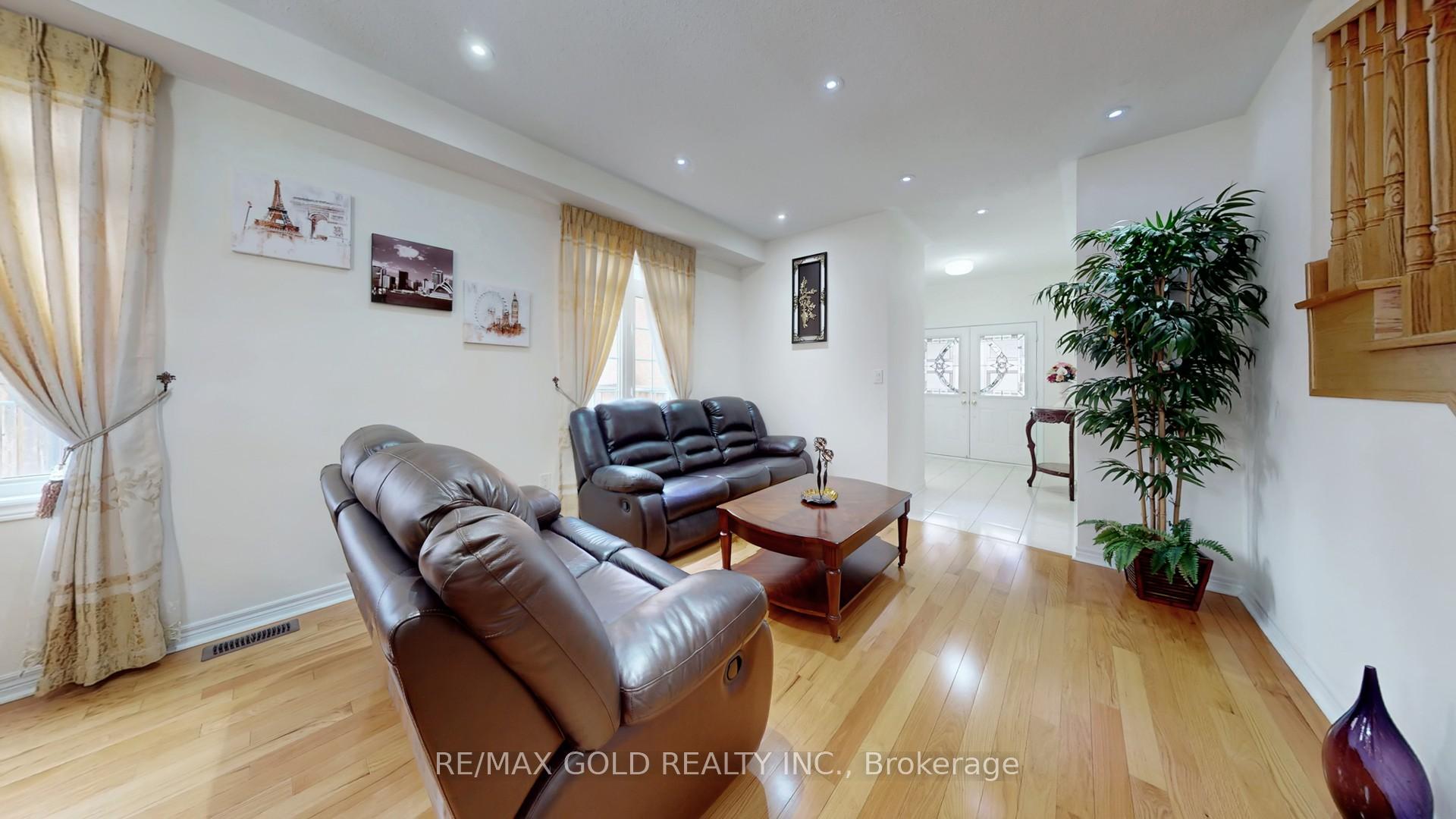 Photo 6 of 18 Kawana Road, Brampton, Bram West — HOMEH