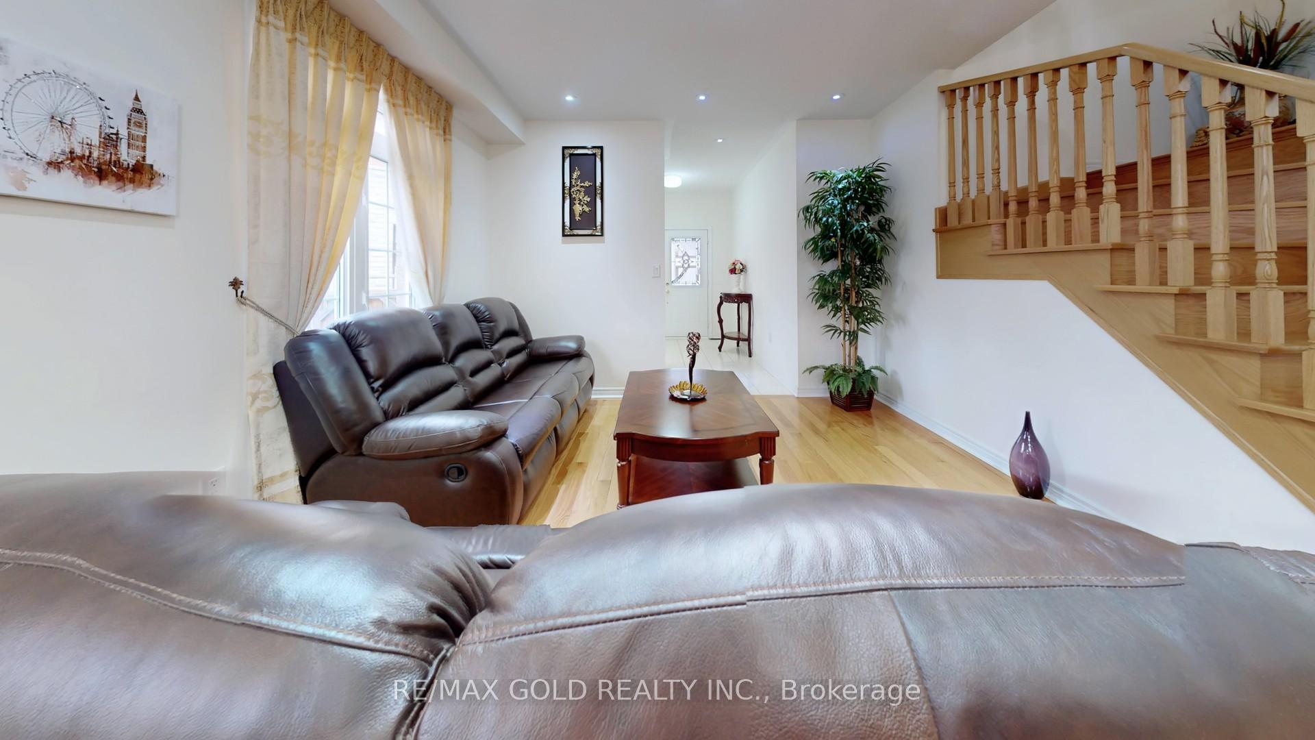 Photo 8 of 18 Kawana Road, Brampton, Bram West — HOMEH