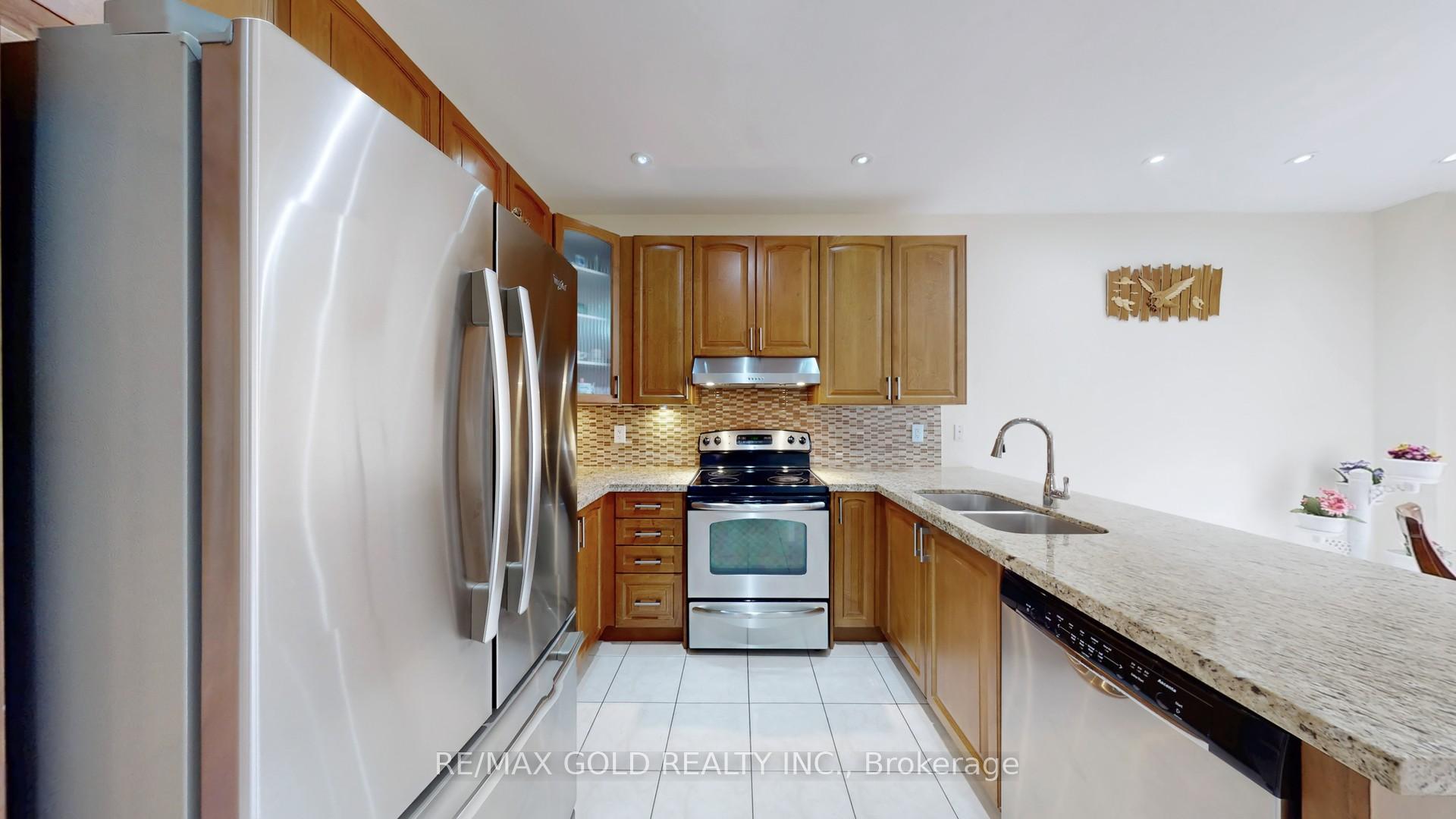 Photo 19 of 18 Kawana Road, Brampton, Bram West — HOMEH