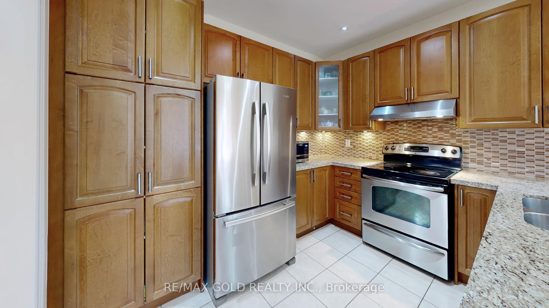 Photo 21 of 18 Kawana Road, Brampton, Bram West — HOMEH