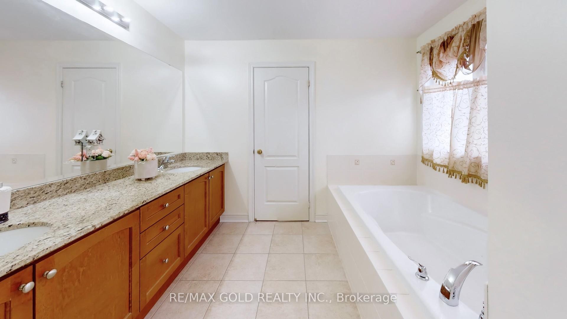 Photo 32 of 18 Kawana Road, Brampton, Bram West — HOMEH