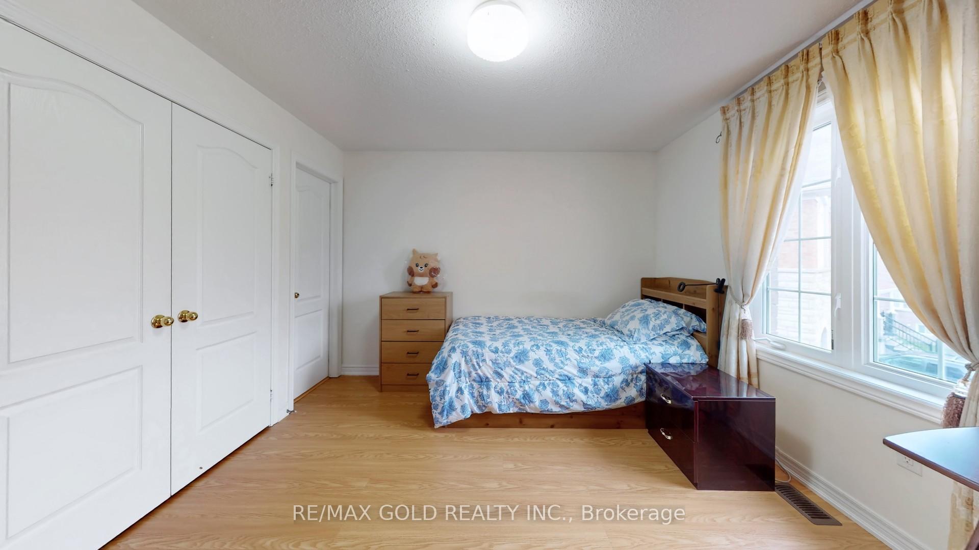 Photo 33 of 18 Kawana Road, Brampton, Bram West — HOMEH