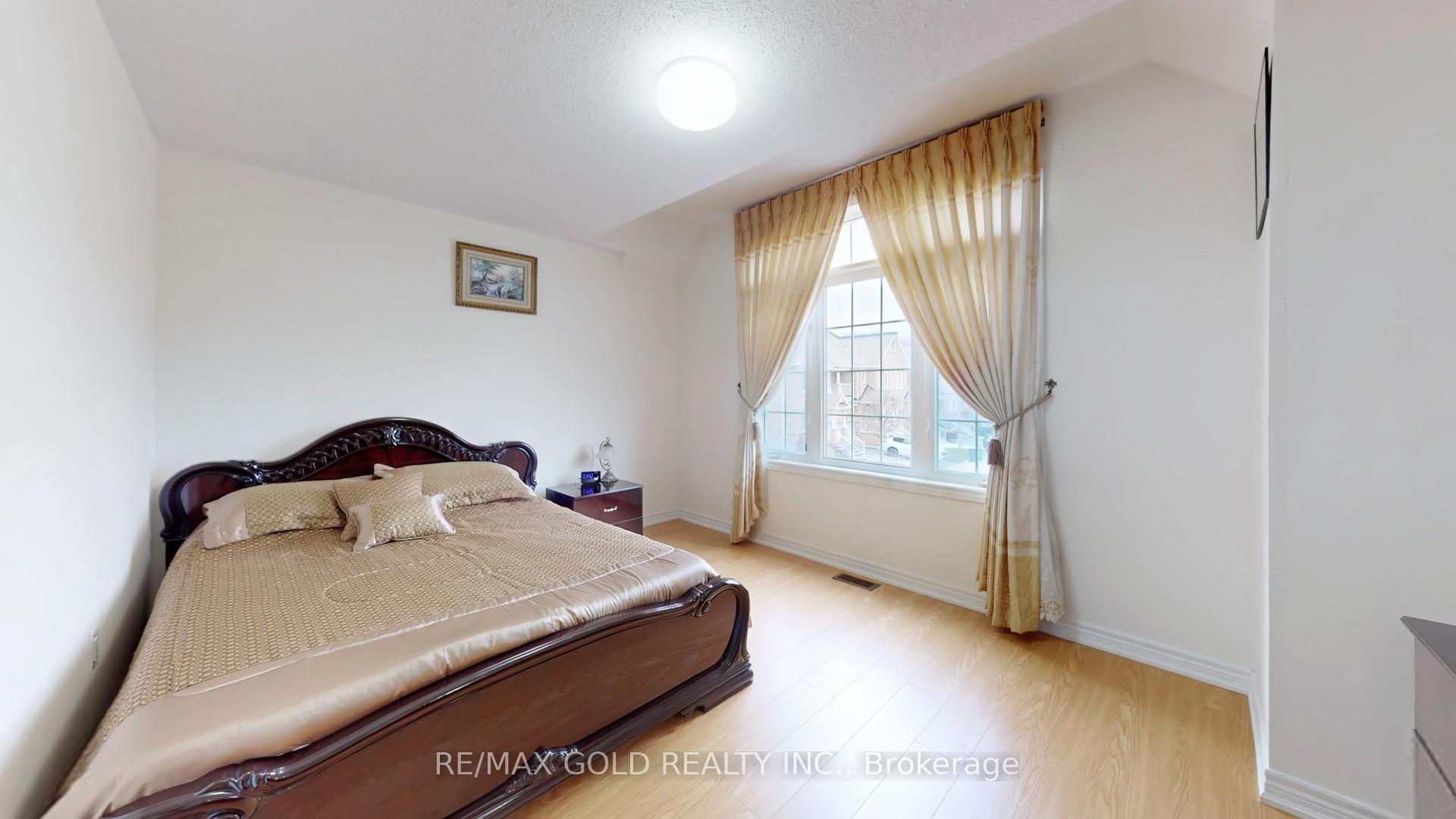 Photo 38 of 18 Kawana Road, Brampton, Bram West — HOMEH
