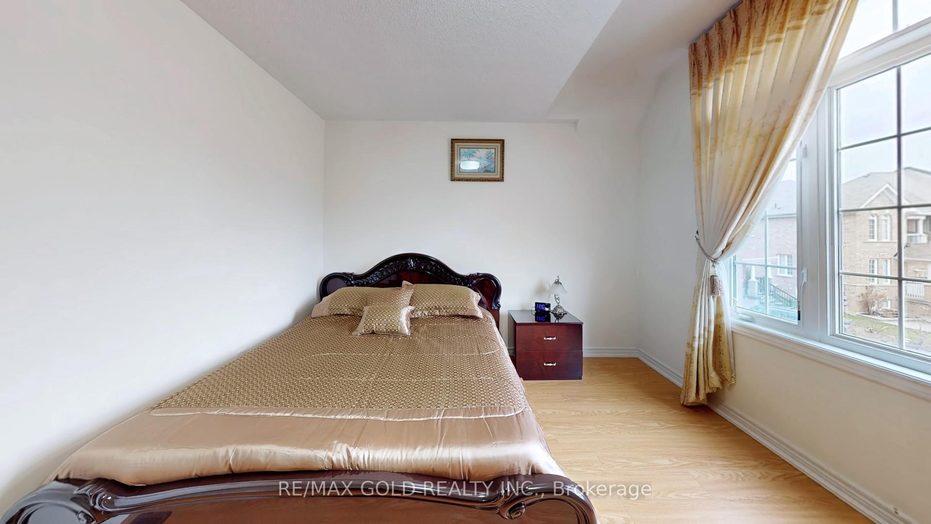 Photo 40 of 18 Kawana Road, Brampton, Bram West — HOMEH