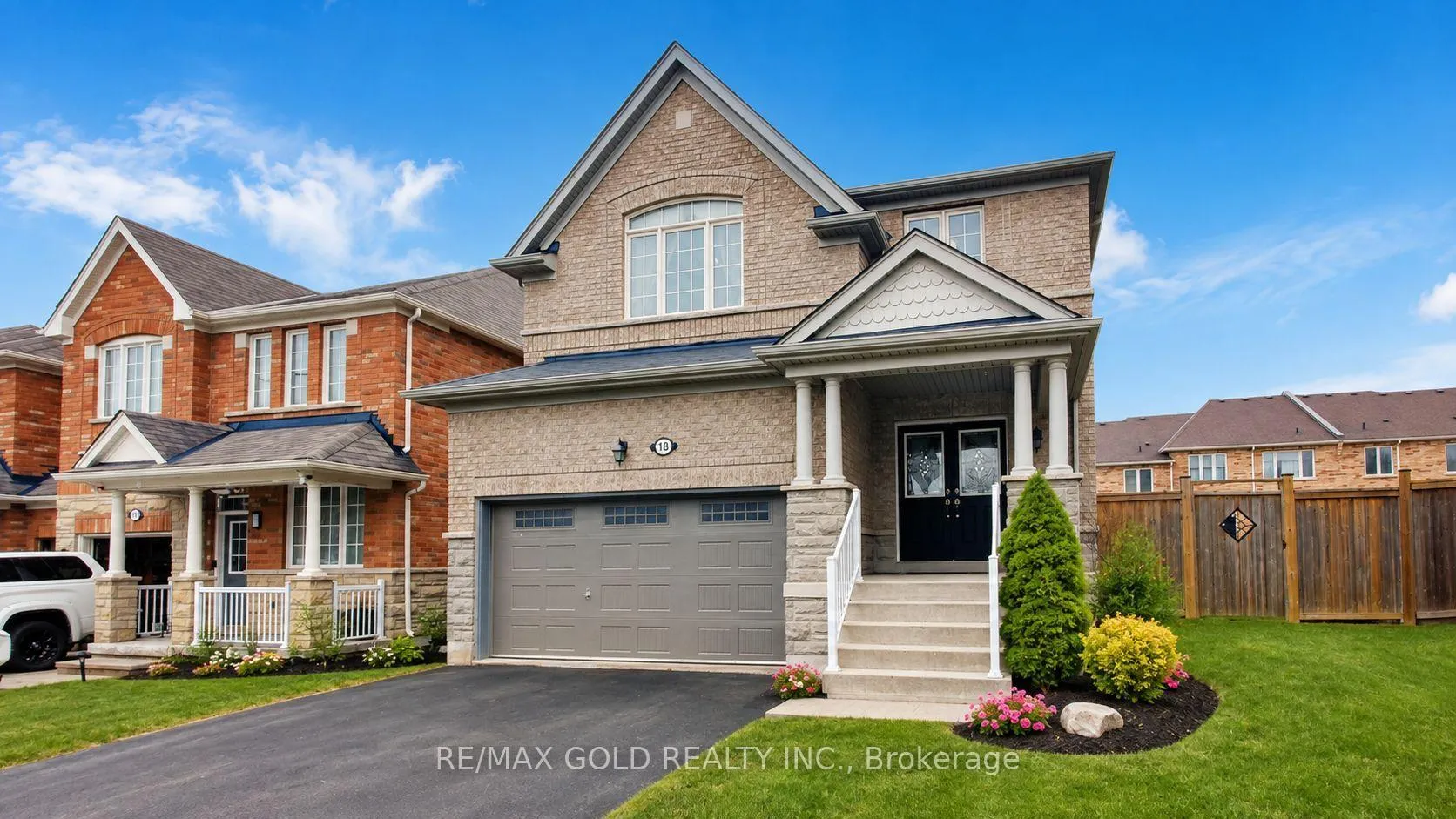 Photo 3 of 18 Kawana Road, Brampton, Bram West — HOMEH