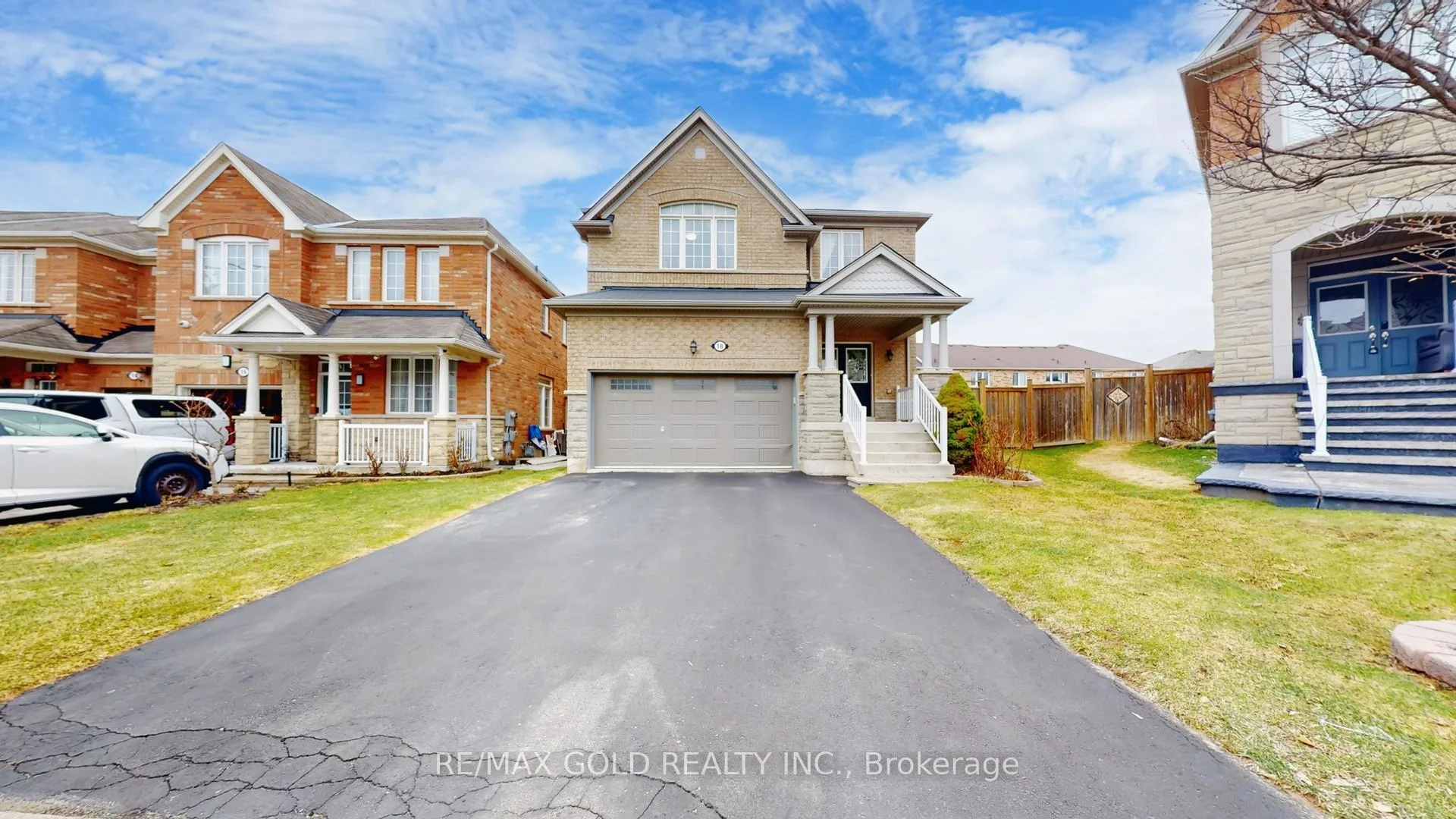 Photo 2 of 18 Kawana Road, Brampton, Bram West — HOMEH
