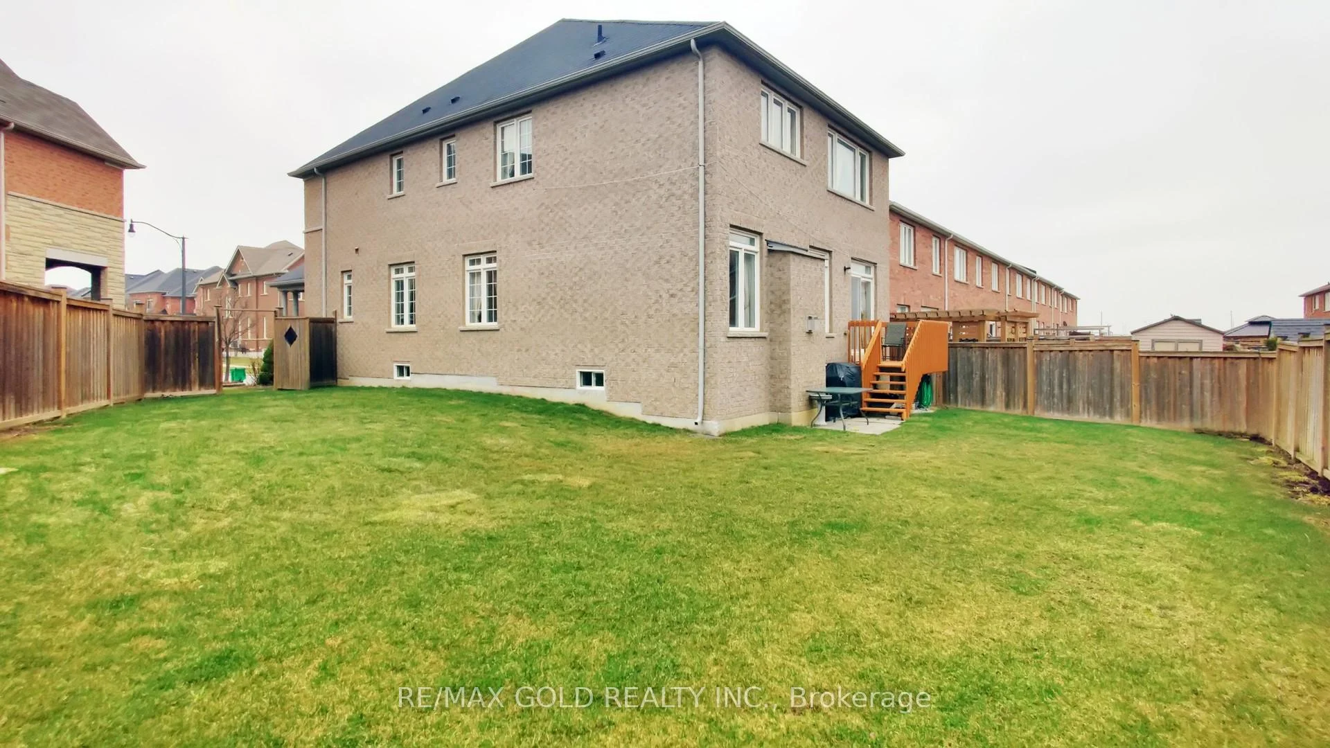 Photo 49 of 18 Kawana Road, Brampton, Bram West — HOMEH