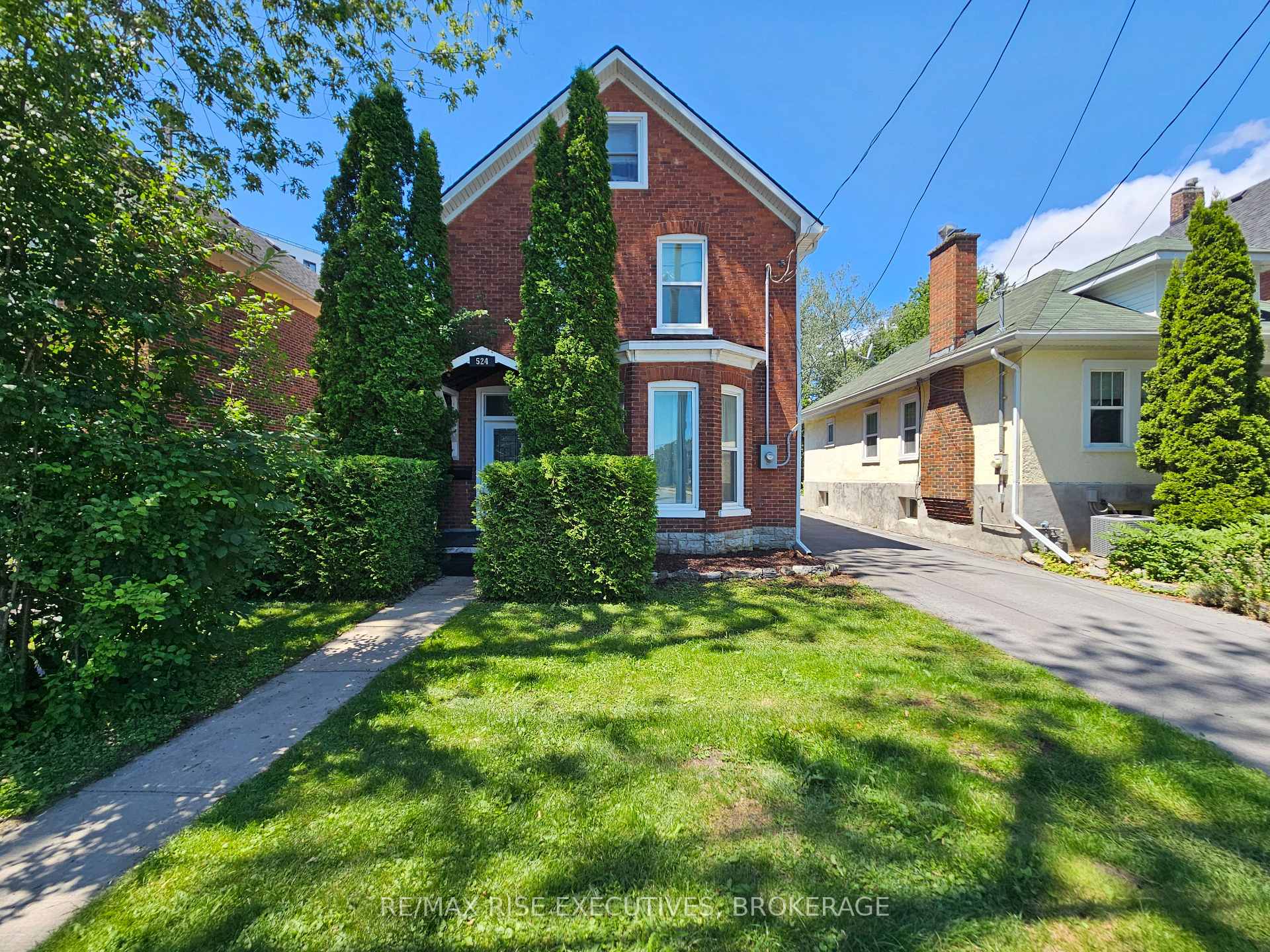 Front of 524 Frontenac Street