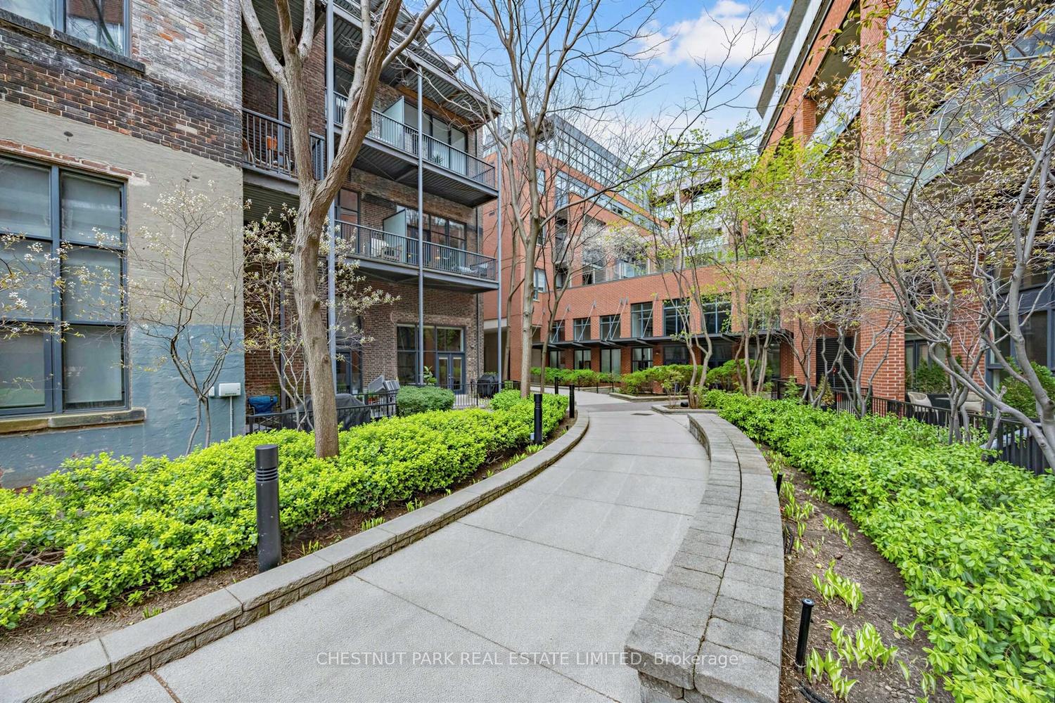 Photo 3 of Unit 301, 363 Sorauren Avenue, Toronto, Roncesvalles — HOMEH