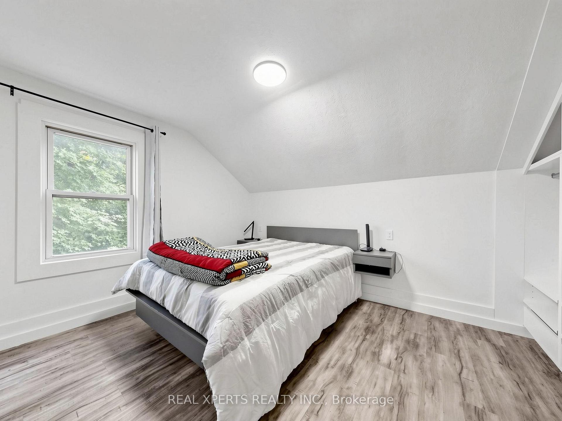 Photo 18 of 4564 Fourth Avenue, Niagara Falls, Cherrywood — HOMEH