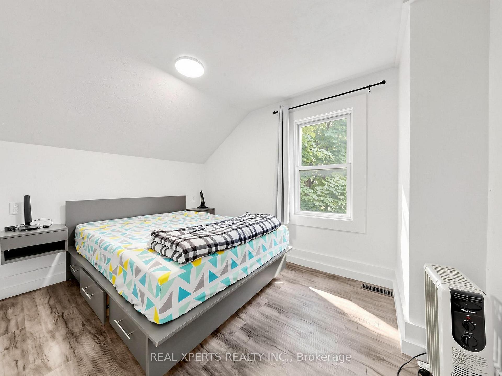 Photo 21 of 4564 Fourth Avenue, Niagara Falls, Cherrywood — HOMEH