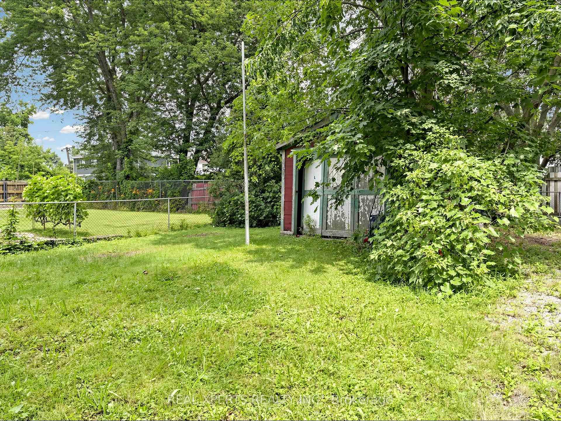 Photo 43 of 4564 Fourth Avenue, Niagara Falls, Cherrywood — HOMEH