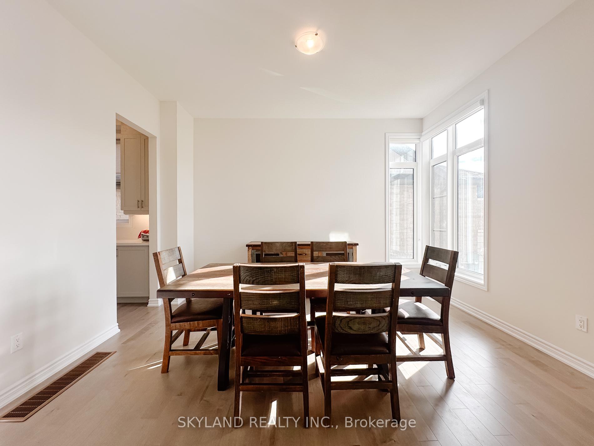 Photo 3 of 33 Del Ray Crescent, Wasaga Beach — HOMEH