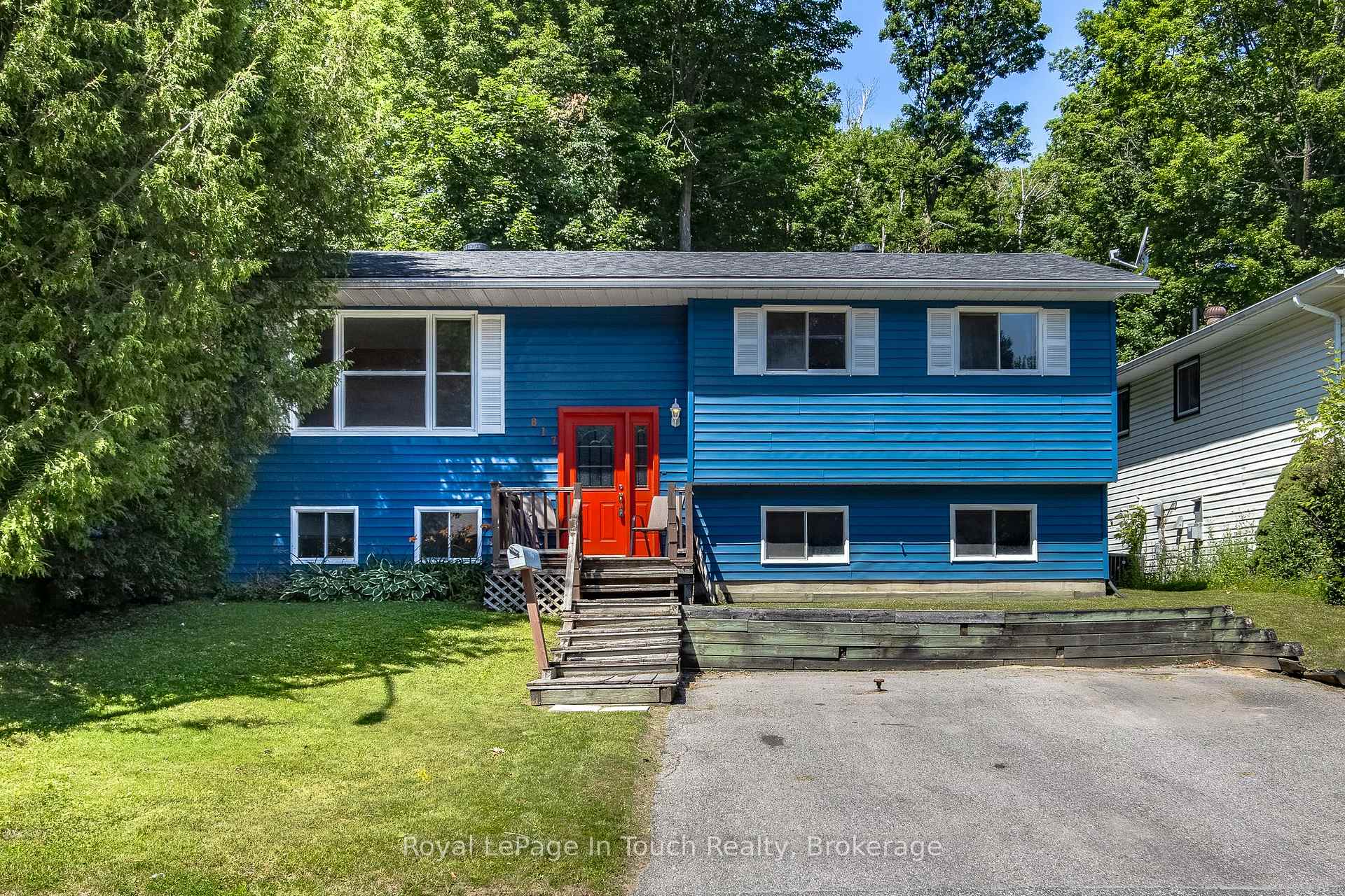 Photo 2 of 817 Birchwood Drive, Midland — HOMEH
