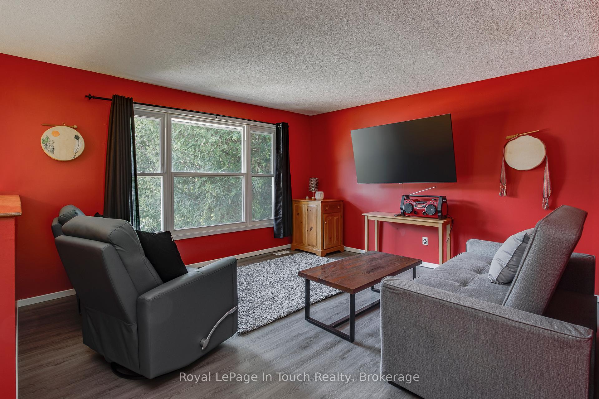 Photo 3 of 817 Birchwood Drive, Midland — HOMEH