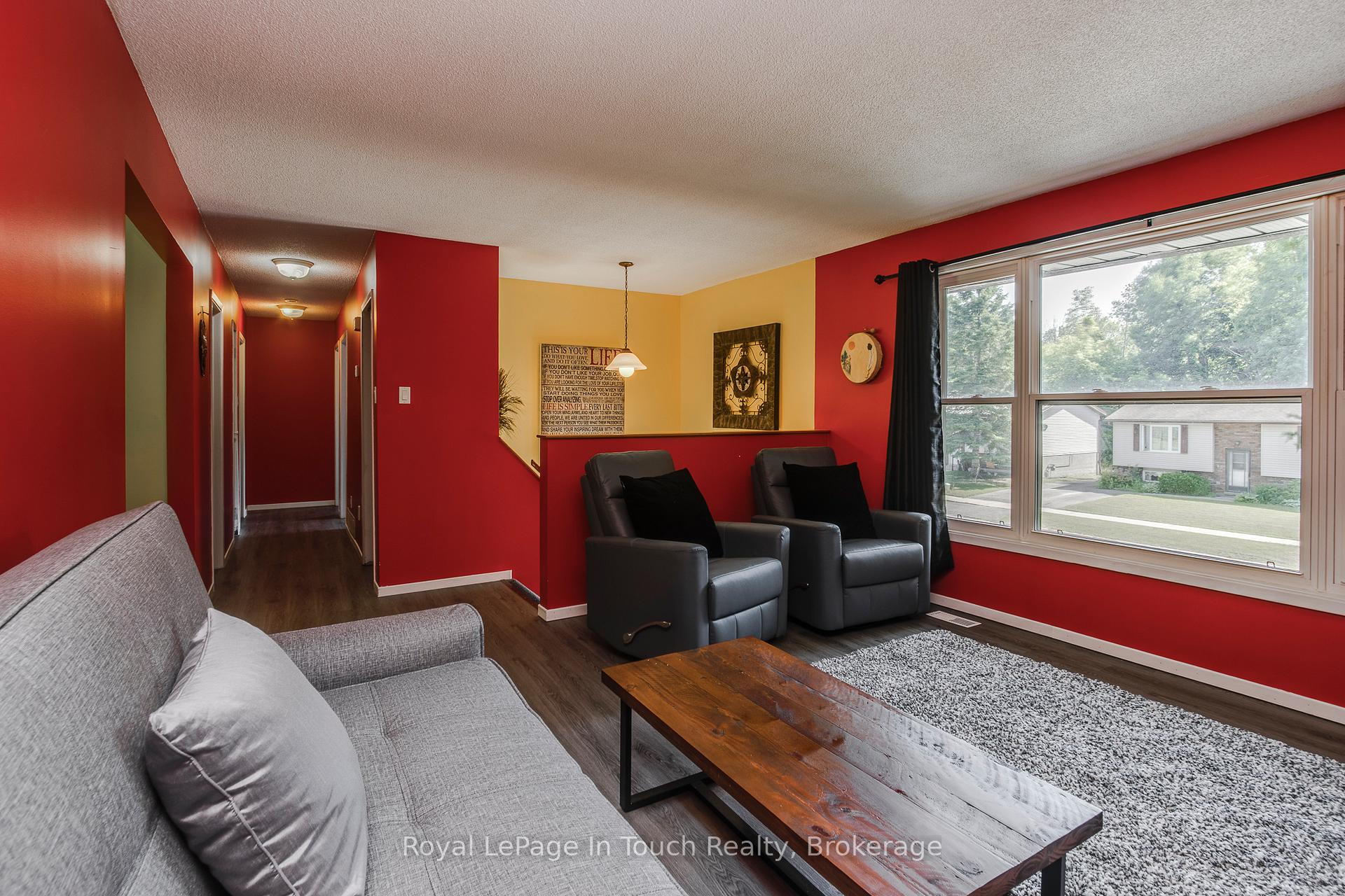 Photo 4 of 817 Birchwood Drive, Midland — HOMEH