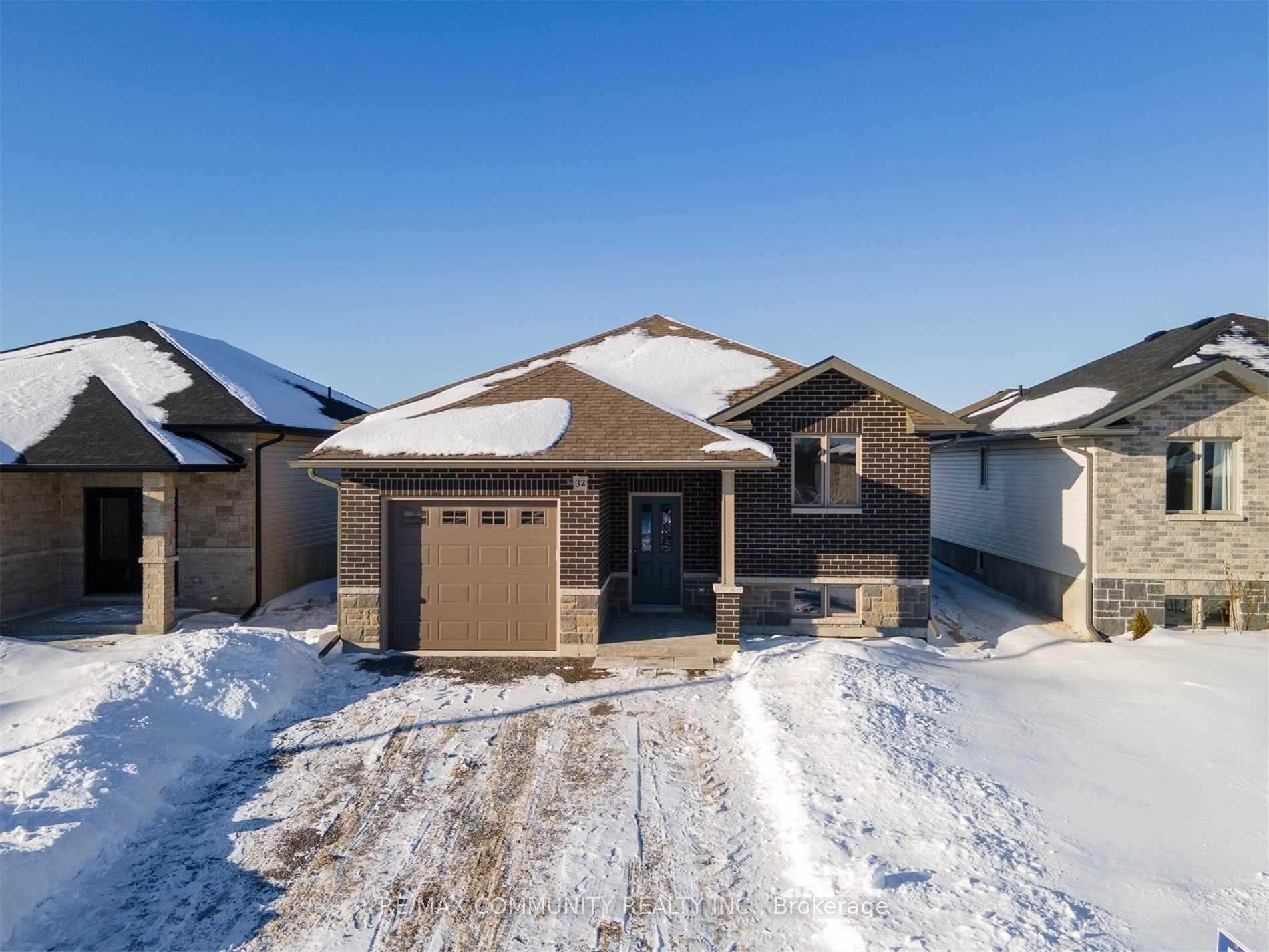 Photo 2 of 32 Cattail Crescent, Quinte West, Murray Ward — HOMEH