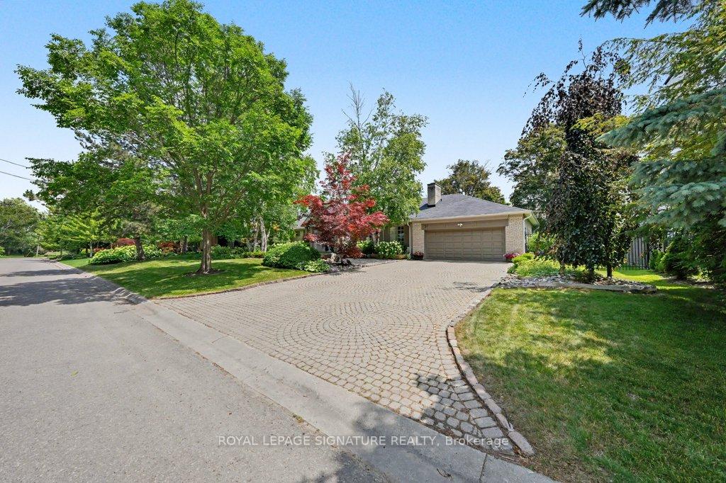 Photo 4 of 57 Wimpole Drive, North York, St. Andrew-Windfields — HOMEH