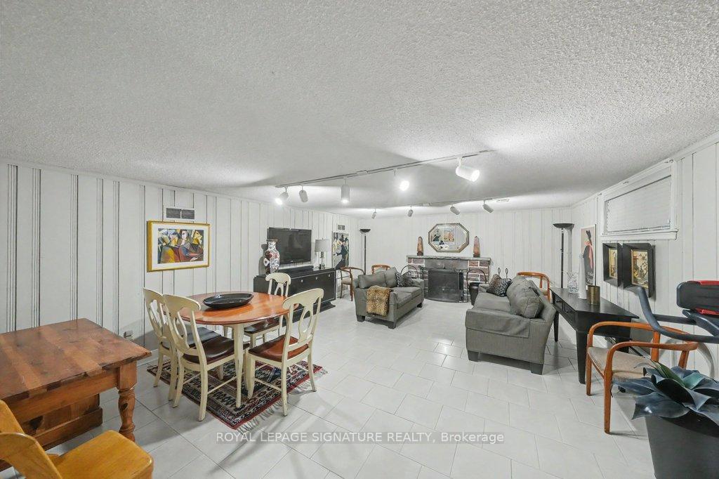 Photo 32 of 57 Wimpole Drive, North York, St. Andrew-Windfields — HOMEH