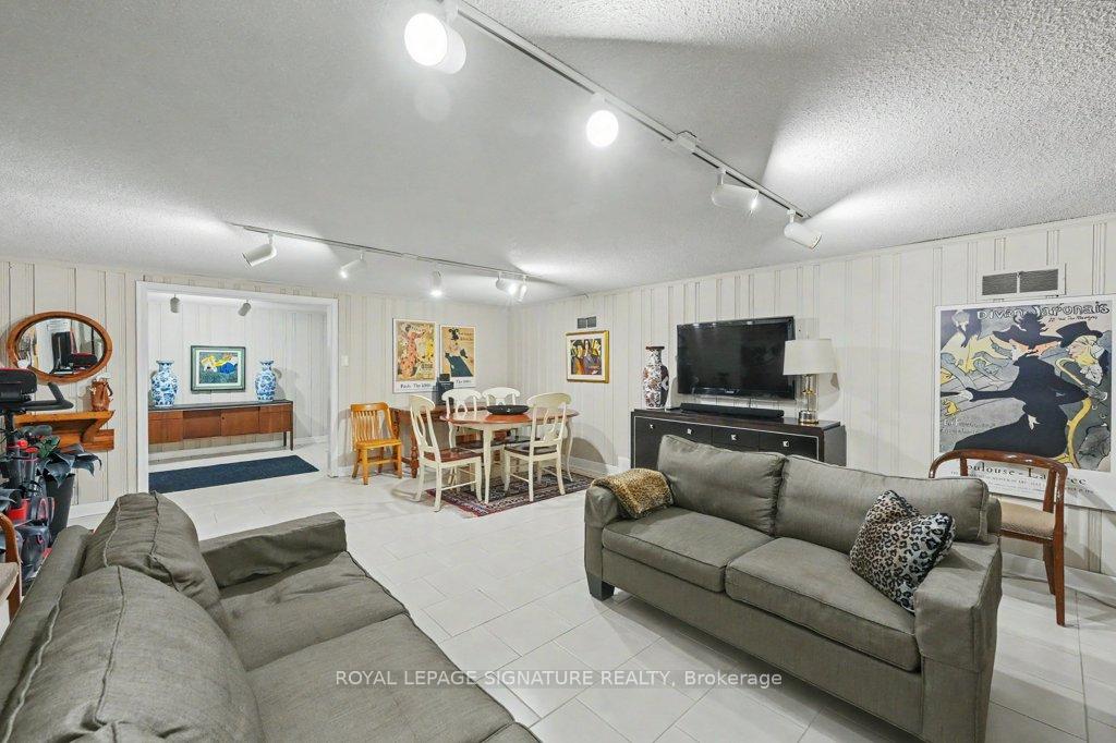 Photo 33 of 57 Wimpole Drive, North York, St. Andrew-Windfields — HOMEH