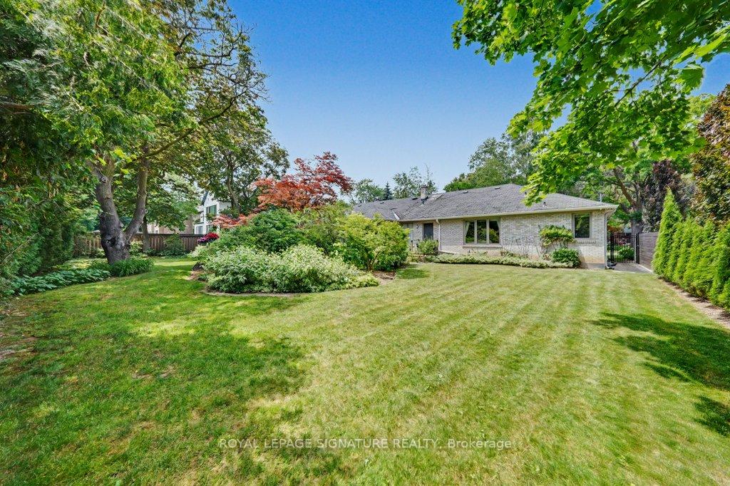 Photo 40 of 57 Wimpole Drive, North York, St. Andrew-Windfields — HOMEH