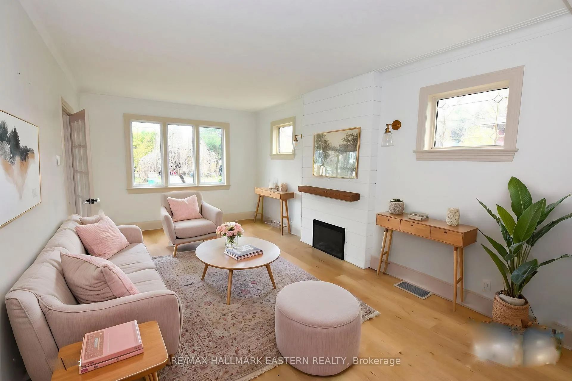 Photo 2 of 269 Aberdeen Avenue, Peterborough, Northcrest Ward 5 — HOMEH
