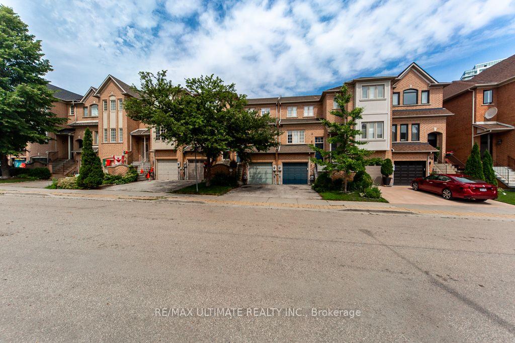 Photo 3 of 52 Bluewater Court, Etobicoke, Mimico — HOMEH