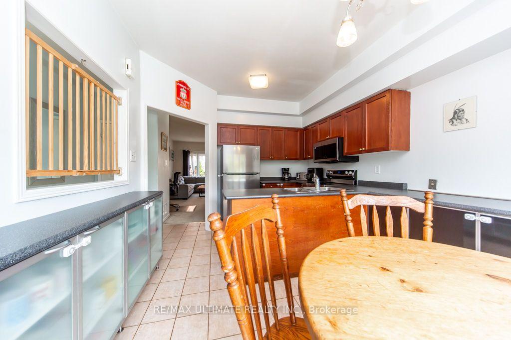 Photo 11 of 52 Bluewater Court, Etobicoke, Mimico — HOMEH