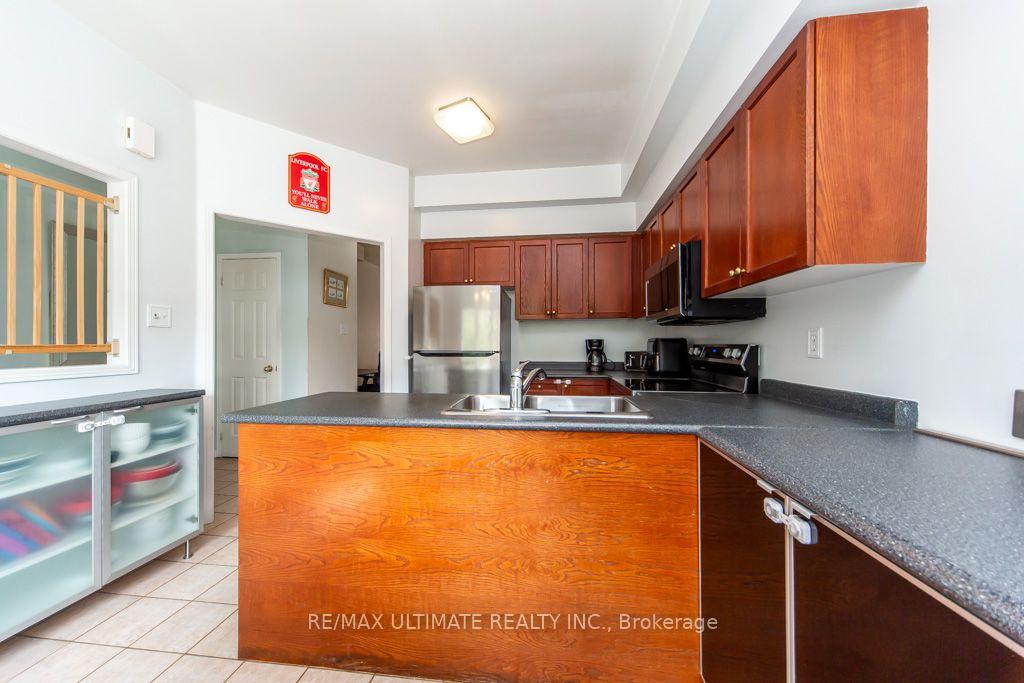 Photo 12 of 52 Bluewater Court, Etobicoke, Mimico — HOMEH