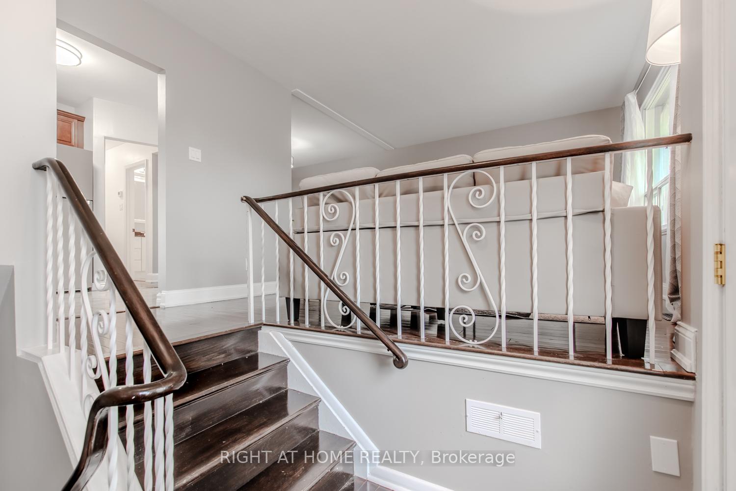 Photo 3 of 12 Murellen Crescent, North York, Victoria Village — HOMEH