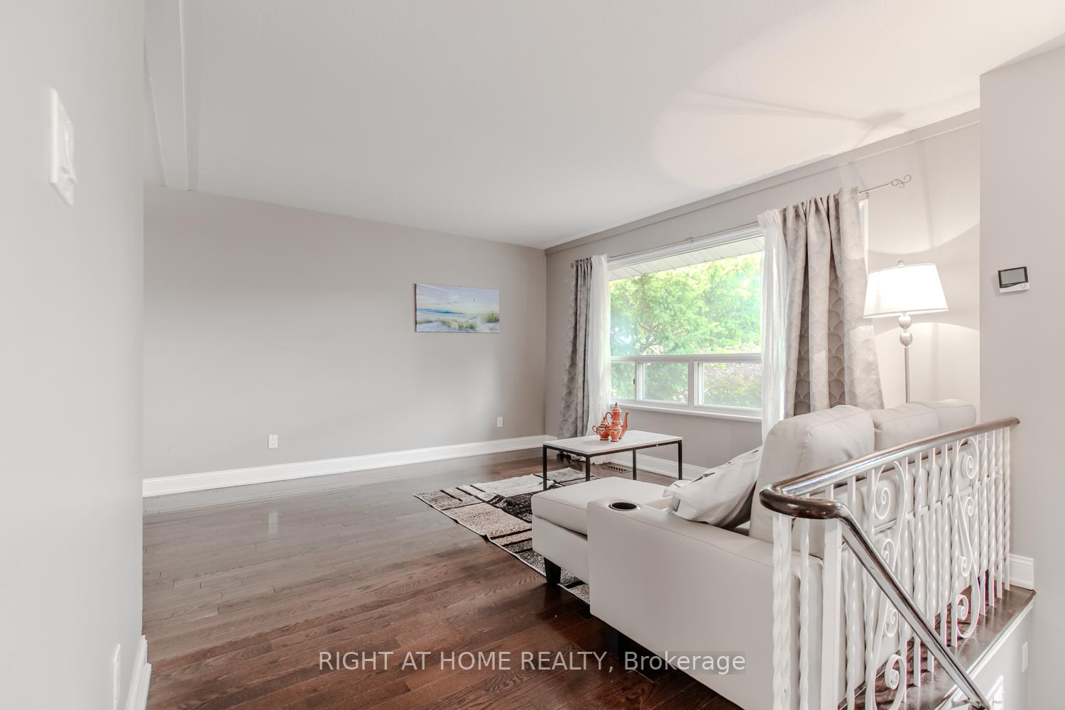 Photo 4 of 12 Murellen Crescent, North York, Victoria Village — HOMEH