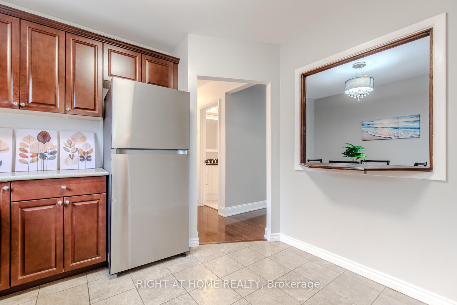 Photo 14 of 12 Murellen Crescent, North York, Victoria Village — HOMEH
