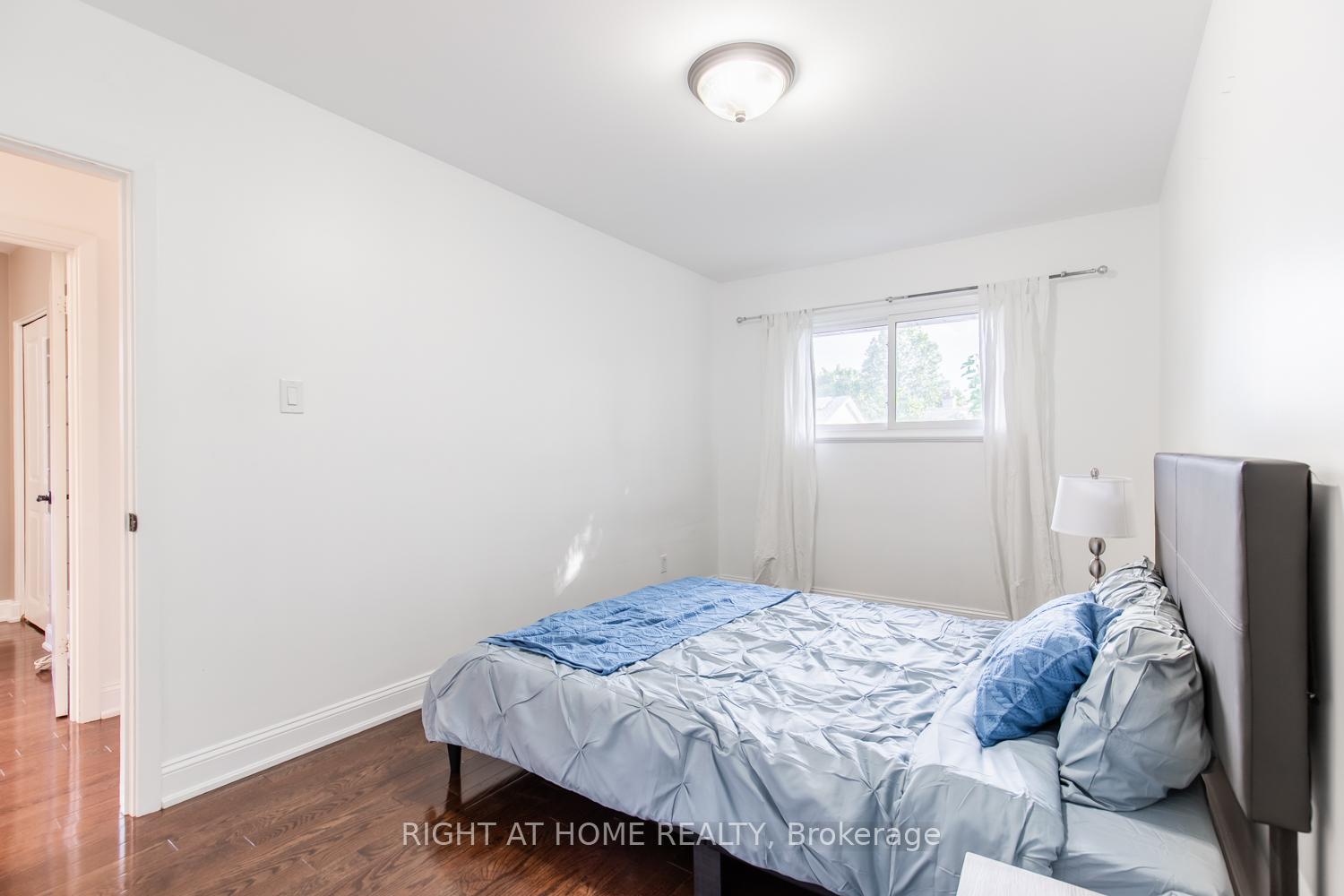 Photo 16 of 12 Murellen Crescent, North York, Victoria Village — HOMEH