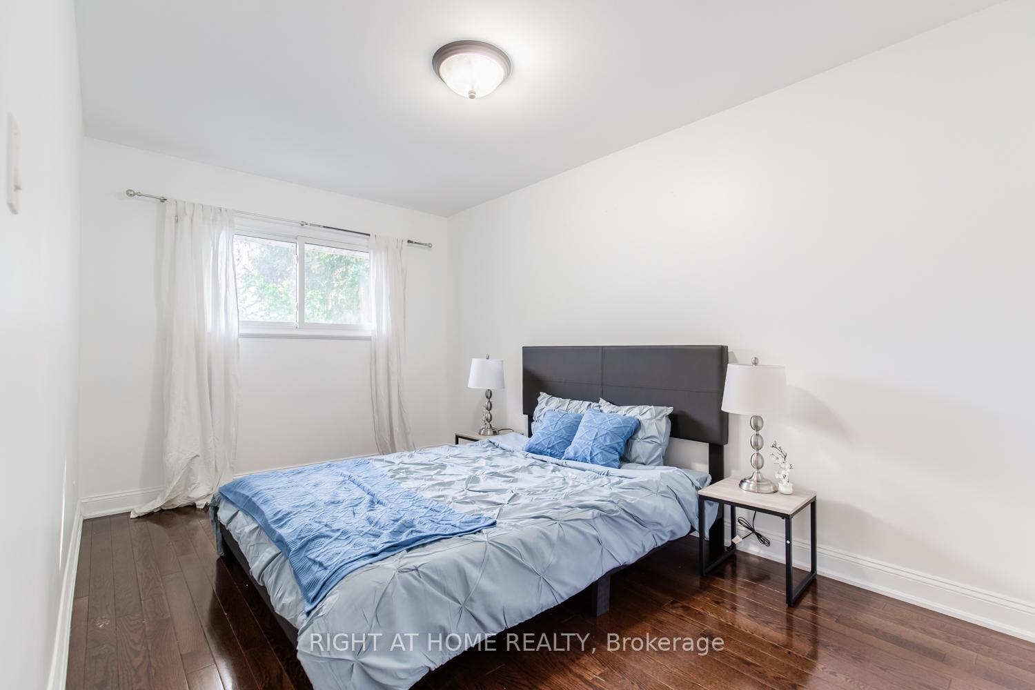 Photo 17 of 12 Murellen Crescent, North York, Victoria Village — HOMEH