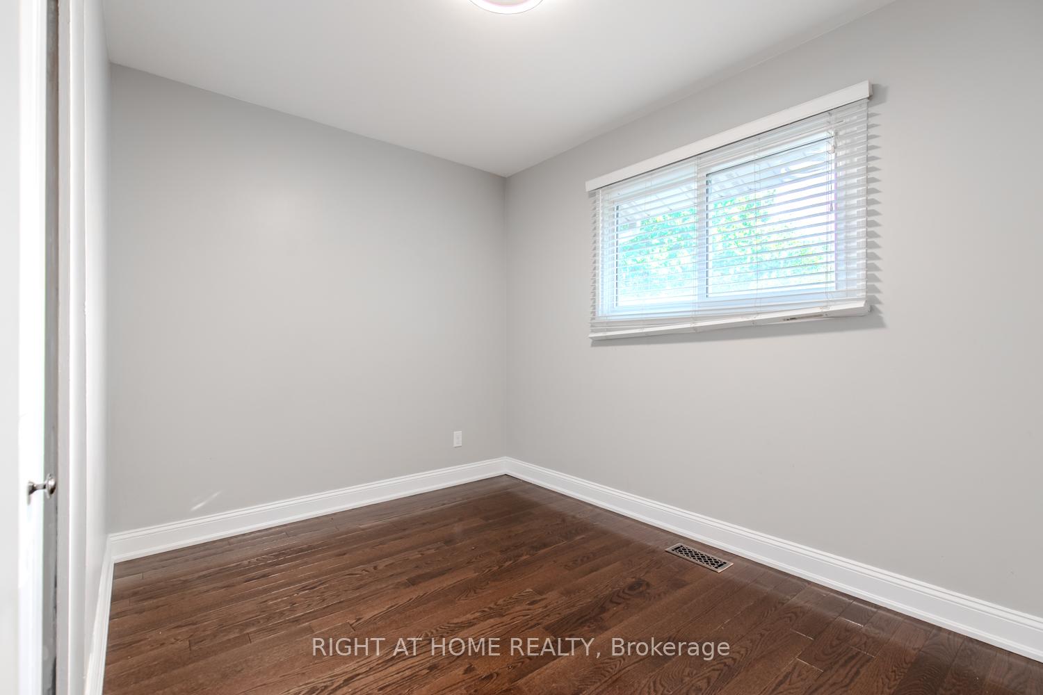 Photo 20 of 12 Murellen Crescent, North York, Victoria Village — HOMEH