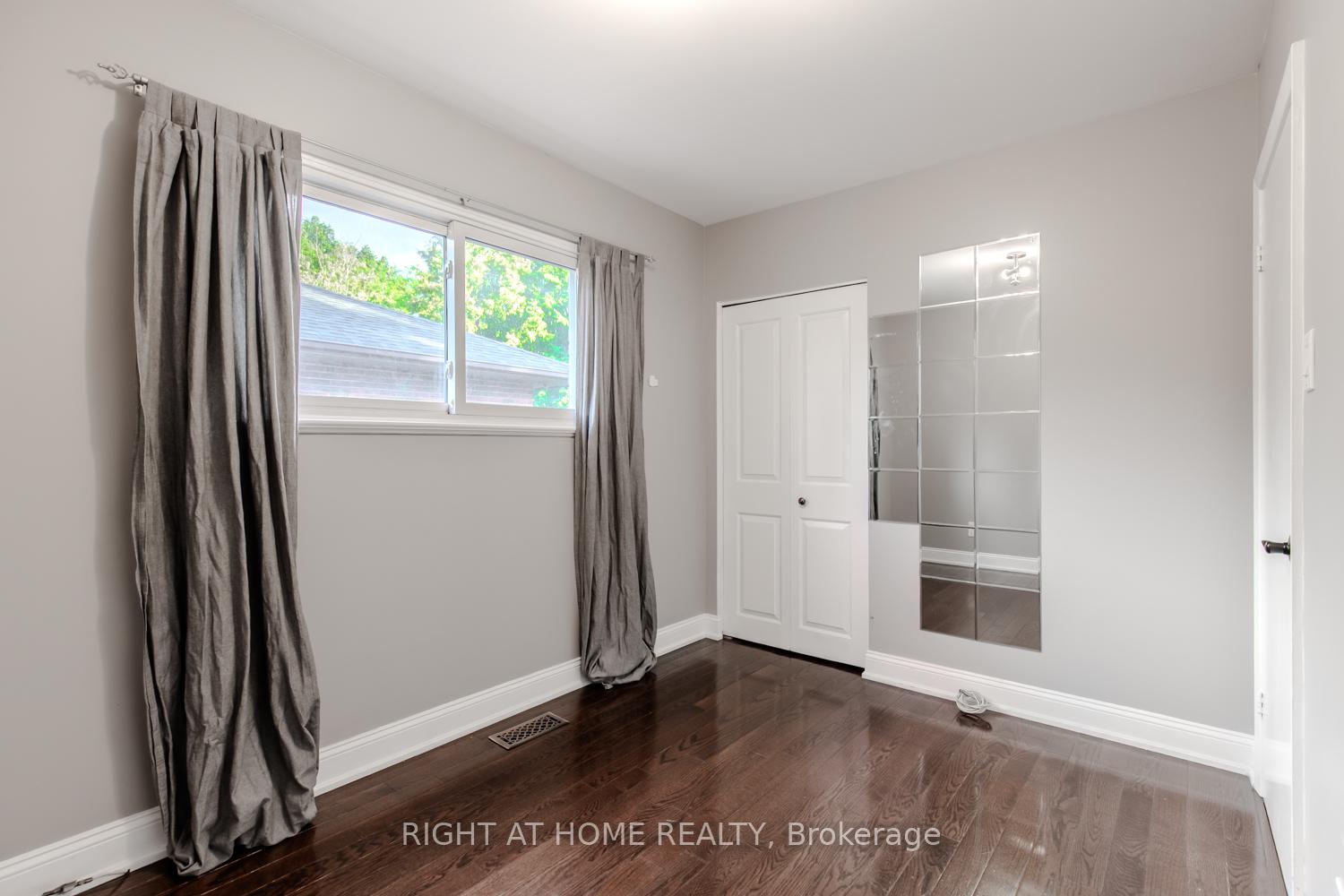 Photo 23 of 12 Murellen Crescent, North York, Victoria Village — HOMEH