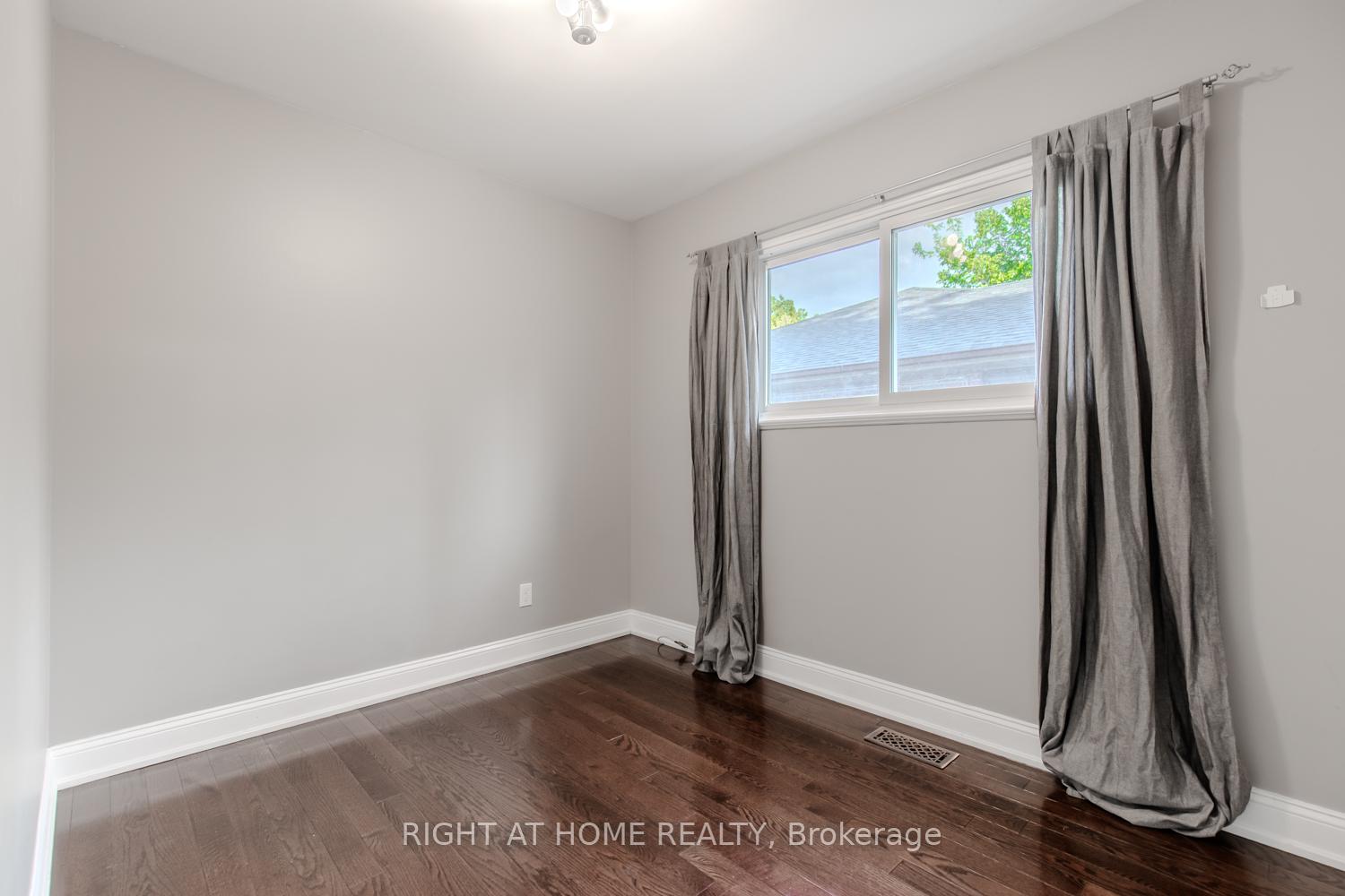 Photo 24 of 12 Murellen Crescent, North York, Victoria Village — HOMEH