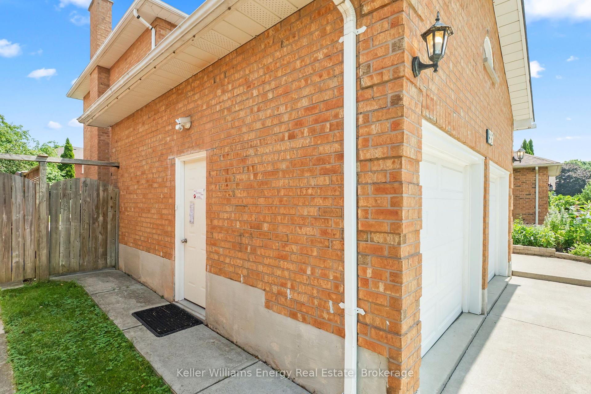 Photo 4 of 35 William Stephenson Drive, Whitby, Blue Grass Meadows — HOMEH