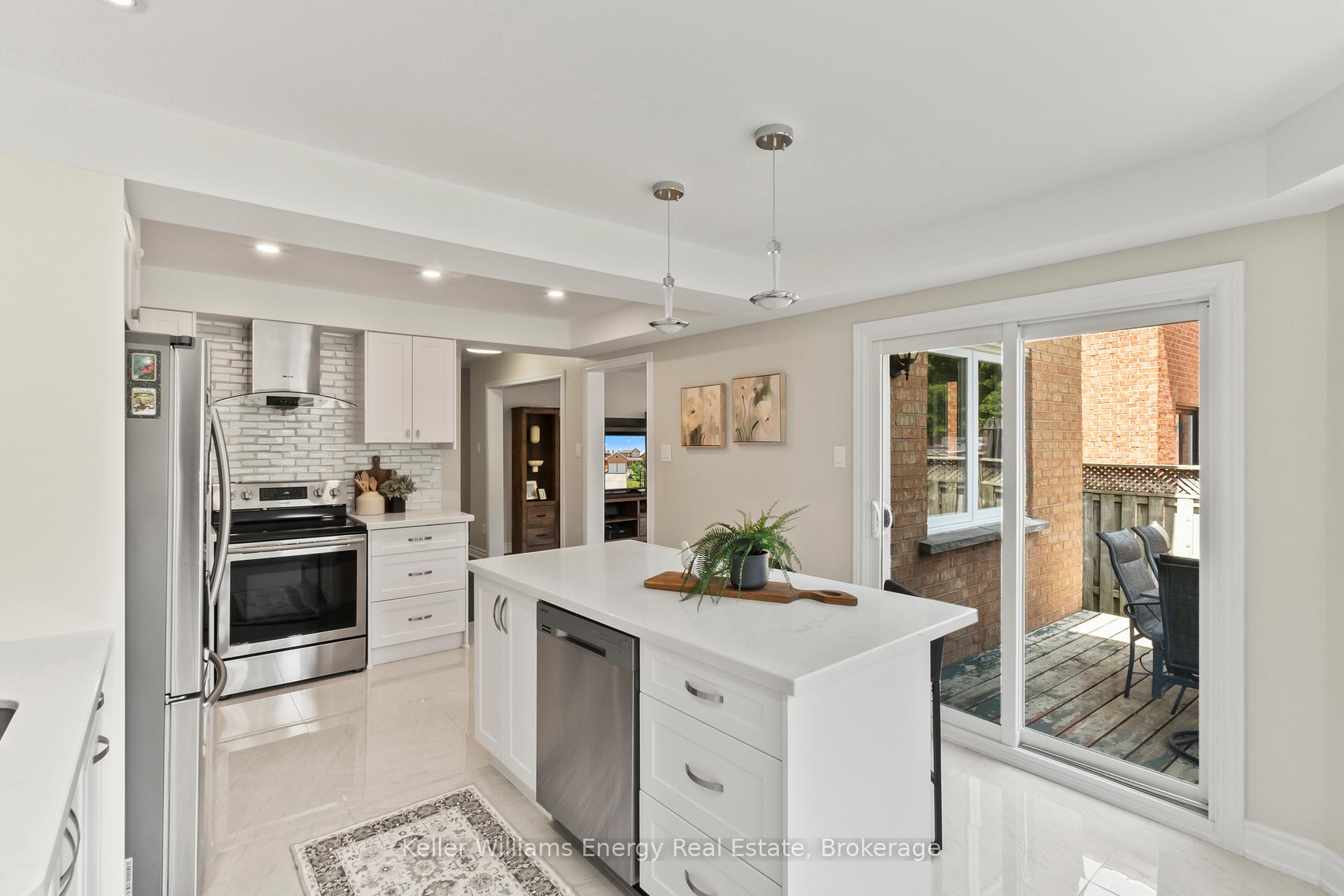 Photo 9 of 35 William Stephenson Drive, Whitby, Blue Grass Meadows — HOMEH