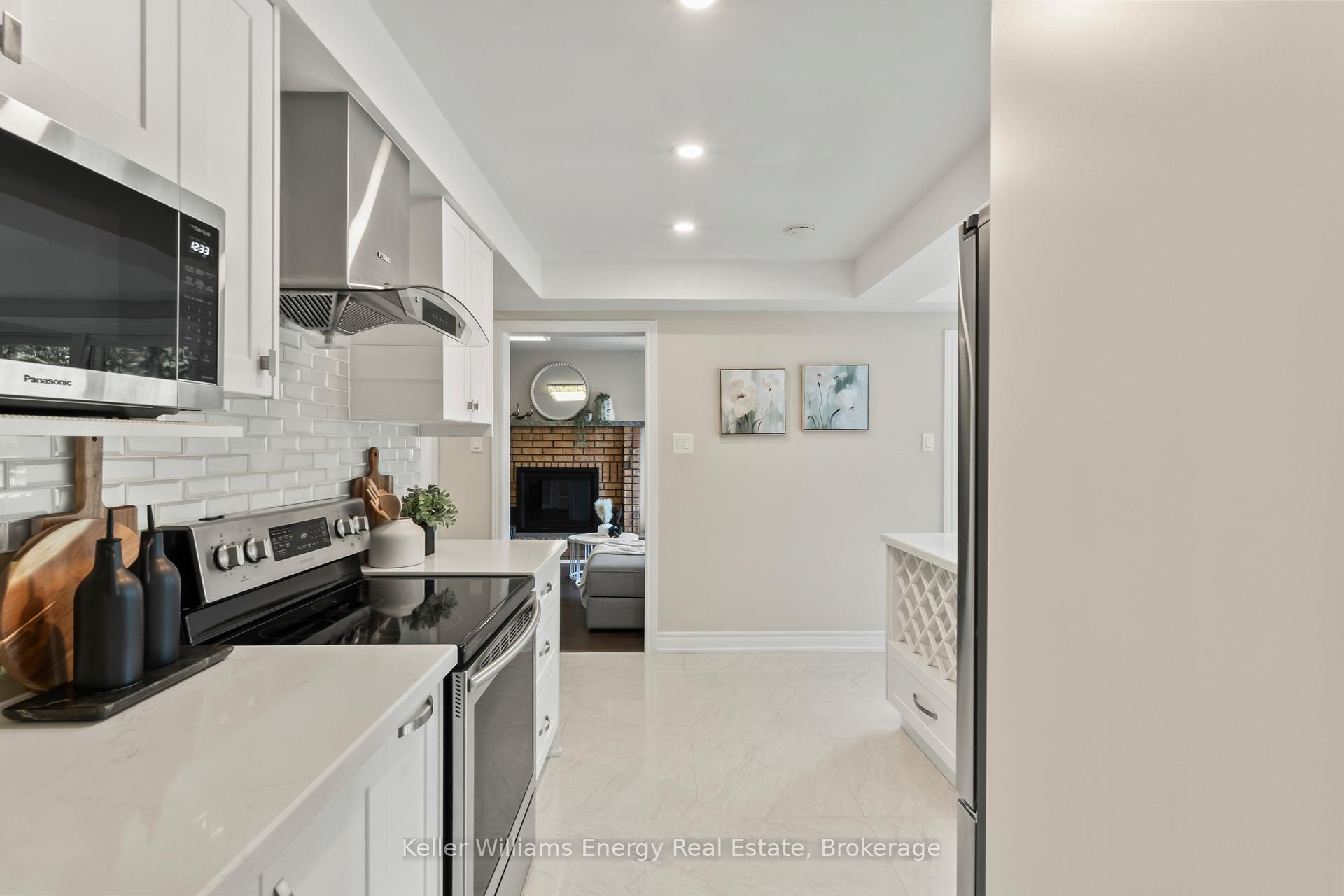 Photo 11 of 35 William Stephenson Drive, Whitby, Blue Grass Meadows — HOMEH