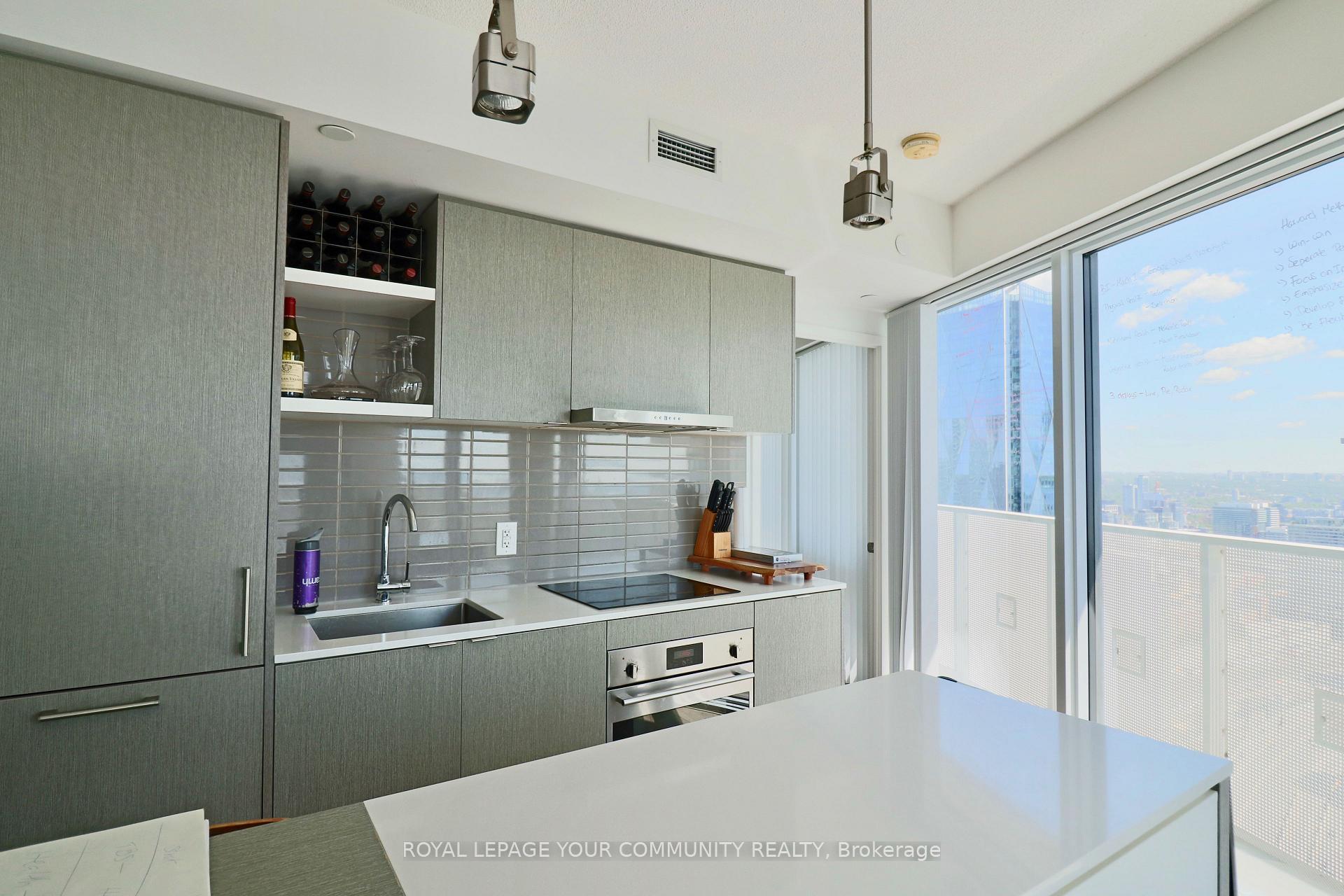 Photo 4 of Unit 5207, 100 Harbour Street, Toronto, Waterfront Communities — HOMEH